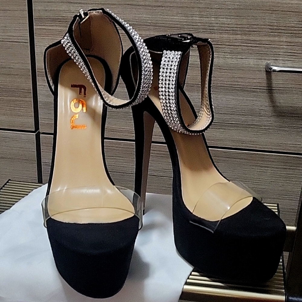 Brand new platfor stilettos sandals  in black size 6 with crystals sparkle band